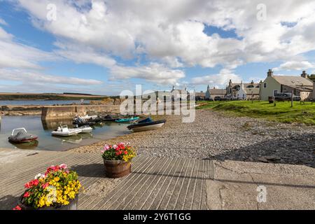 Sandend ist ein kleines Fischerdorf in der Nähe von Banff und Portsoy, Schottland. Stockfoto