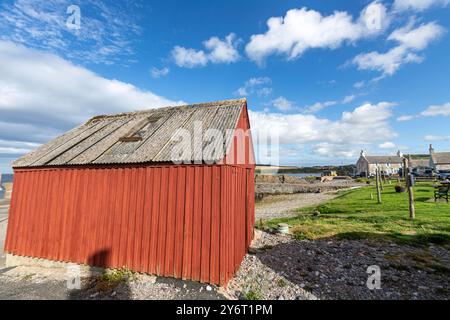 Sandend ist ein kleines Fischerdorf in der Nähe von Banff und Portsoy, Schottland. Stockfoto