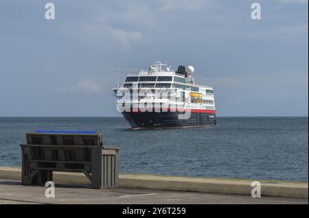 Passagierschiff Maud, Hurtigruten Expeditions auf der Straße vor der Insel Helgoland, Bank, View, Nordsee, Schleswig-Holstein, Pinne Stockfoto