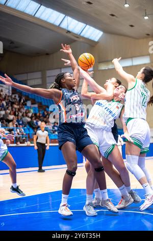 Ferrol, Spanien. 26. September 2024. Korb Eurocup Damen. Baxi Ferrol vs. OMPES Battipaglia. Quelle: Ismael Miján/Alamy Live News Stockfoto