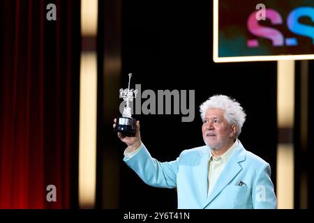 26. September 2024, Madrid, Spanien: Pedro Almodovar erhält den Donosti Award während des 72. Internationalen Filmfestivals San Sebastian im Kursaal Palace am 26. September 2024 in Donostia/San Sebastian, Spanien (Credit Image: © Jack Abuin/ZUMA Press Wire) NUR ZUR REDAKTIONELLEN VERWENDUNG! Nicht für kommerzielle ZWECKE! Stockfoto