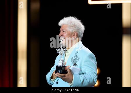 26. September 2024, Madrid, Spanien: Pedro Almodovar erhält den Donosti Award während des 72. Internationalen Filmfestivals San Sebastian im Kursaal Palace am 26. September 2024 in Donostia/San Sebastian, Spanien (Credit Image: © Jack Abuin/ZUMA Press Wire) NUR ZUR REDAKTIONELLEN VERWENDUNG! Nicht für kommerzielle ZWECKE! Stockfoto