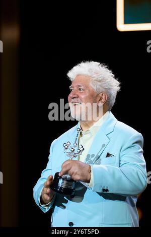 26. September 2024, Madrid, Spanien: Pedro Almodovar erhält den Donosti Award während des 72. Internationalen Filmfestivals San Sebastian im Kursaal Palace am 26. September 2024 in Donostia/San Sebastian, Spanien (Credit Image: © Jack Abuin/ZUMA Press Wire) NUR ZUR REDAKTIONELLEN VERWENDUNG! Nicht für kommerzielle ZWECKE! Stockfoto