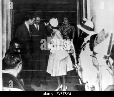 PRINZESSIN MARGARET ERHOB SICH MIT LORD SNOWDON AM 8. JANUAR 1962 IN ANTIGUA Stockfoto