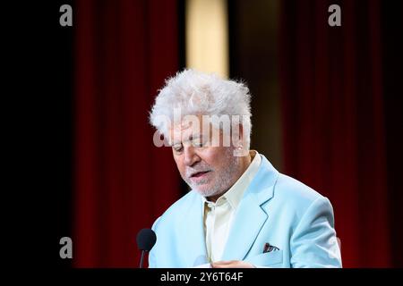 26. September 2024, Madrid, Spanien: Pedro Almodovar erhält den Donosti Award während des 72. Internationalen Filmfestivals San Sebastian im Kursaal Palace am 26. September 2024 in Donostia/San Sebastian, Spanien (Credit Image: © Jack Abuin/ZUMA Press Wire) NUR ZUR REDAKTIONELLEN VERWENDUNG! Nicht für kommerzielle ZWECKE! Stockfoto