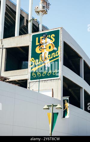 Let's Go Oakland Schild am Oakland Alameda County Coliseum | Oakland, Kalifornien 2019 Stockfoto