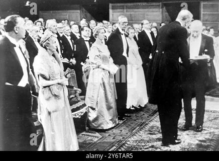 PROFESSOR GEORGE VON BEKESY VON DER HARVARD UNIVERSITY ERHÄLT DEN FRIEDENSNOBELPREIS IN STOCKHOLM, SCHWEDEN 11. DEZEMBER 1961 Stockfoto