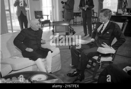 US-AMERIKANISCHER PRÄSIDENT JOHN F. KENNEDY UND INDISCHER PREMIERMINISTER SHRI JAWAHARLAL PANDIT NEHRU AM 9. NOVEMBER 1961 IN WASHINGTON Stockfoto