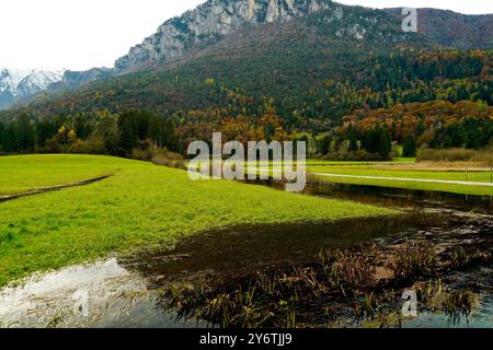 Archäologischer Naturpark Fiavé. Herbstlandschaft. Provinz Trient. Trentino Südtirol, Italien Stockfoto