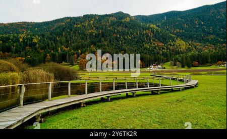 Archäologischer Naturpark Fiavé. Herbstlandschaft. Provinz Trient. Trentino Südtirol, Italien Stockfoto