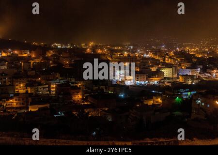 Nächtliche Luftaufnahme von Abha, Saudi-Arabien Stockfoto