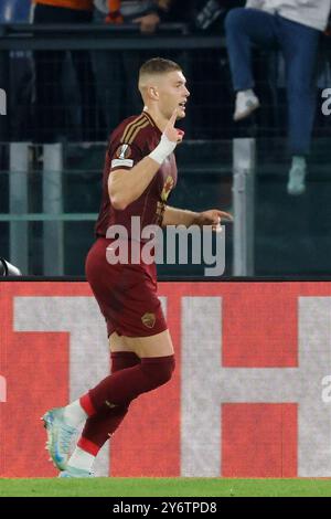 Rom, Italien. September 2024. Artem Dovbyk von Roma feiert nach einem Treffer während des Fußballspiels der UEFA Europa League zwischen Roma und Athletic Club im Olympiastadion. Quelle: Riccardo De Luca - Update Images/Alamy Live News Stockfoto