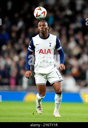 Tottenham Hotspur's Destiny Udogie in Aktion während des Spiels der UEFA Europa League im Tottenham Hotspur Stadium in London. Bilddatum: Donnerstag, 26. September 2024. Stockfoto