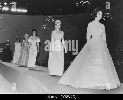 SOWJETISCHE MODE IN LONDON AM 7. JULI 1961 Stockfoto