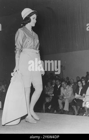 NATASCHA BORODINA – SOWJETISCHE MODE WIRD AM 7. JULI 1961 IN LONDON GEZEIGT Stockfoto