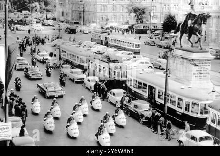 SOWJETISCHER PREMIER NIKITA KHRUSCHEV BESUCH IN WIEN, ÖSTERREICH 2. JUNI 1961 Stockfoto