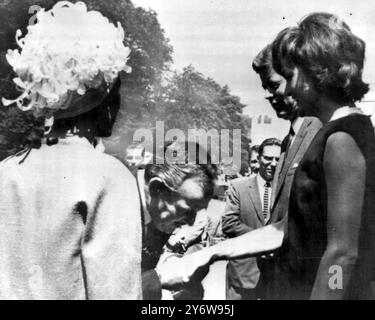 US-PRÄSIDENT JOHN F. KENNEDY MIT PRINZ RAINIER UND PRINZESSIN GRACE VON MONACO IN WASHINGTON / 24. MAI 1961 Stockfoto