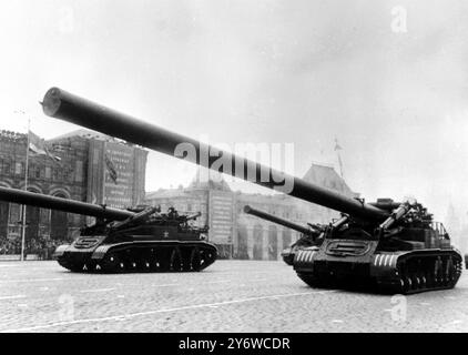 MAIFEIER IN MOSKAU - MILITÄRPARADE AM 2. MAI 1961 Stockfoto