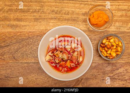 Ceviche ist ein traditionelles Gericht aus mehreren lateinamerikanischen Ländern, besonders beliebt an der Küste Perus Stockfoto