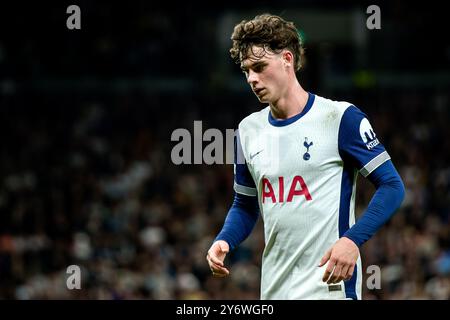 London, Großbritannien. September 2024. London, England, 26. September 2024: Archie Gray (14 Tottenham Hotspur) während des Spiels zwischen Tottenham Hotspur und Qarabag FK im Tottenham Hotspur Stadium in London. (Pedro Porru/SPP) Credit: SPP Sport Press Photo. /Alamy Live News Stockfoto