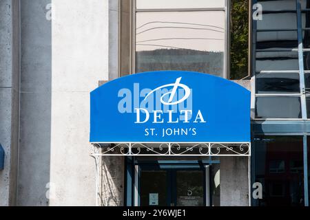 Delta Hotel Schild an der New Gower Street in der Innenstadt von St. John's, Neufundland & Labrador, Kanada Stockfoto