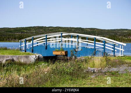 Bogenbrücke am Larkin's Pond an der High Road in Freshwater, Placentia, Neufundland & Labrador, Kanada Stockfoto