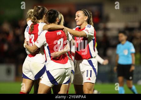 Borehamwood, Großbritannien. September 2024. Beth Mead von Arsenal Women feiert ihr Tor beim Spiel der UEFA Women's Champions League Runde 2 zwischen Arsenal Women und BK Hacken Women am 26. September 2024 in Meadow Park, Borehamwood, England. Foto von Joshua Smith. Nur redaktionelle Verwendung, Lizenz für kommerzielle Nutzung erforderlich. Keine Verwendung bei Wetten, Spielen oder Publikationen eines einzelnen Clubs/einer Liga/eines Spielers. Quelle: UK Sports Pics Ltd/Alamy Live News Stockfoto