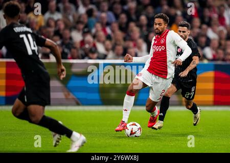 AMSTERDAM, NIEDERLANDE - 26. SEPTEMBER: Devyne Rensch vom AFC Ajax dribbelt mit dem Ball während des UEFA Europa League 2024/25 League Phase MD1 Spiels zwischen AFC Ajax und Besiktas JK am 26. September 2024 in der Johan Cruijff Arena in Amsterdam. (Foto: Rene Nijhuis) Stockfoto