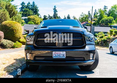 Seattle, WA, USA - 3. Juli 2024: 2017 Dodge RAM 1500 Hemi 5,7 Liter Truck, schwarz. Vorderansicht. Stockfoto