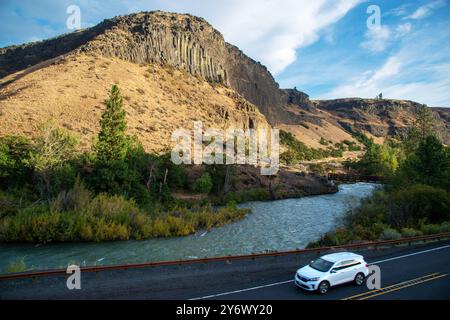 Der Tieton River Canyon ist auf beiden Seiten des Highway 12 mit Andesit- und Basaltsäulen gesäumt, die sich über 20 km erstrecken. Zentrum Von Washington. USA Stockfoto