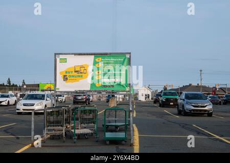 Kaufen Sie ein Online-Schild im Kent Baubedarf-Laden an der Old Placentia Road in Mount Pearl, Neufundland und Labrador, Kanada Stockfoto