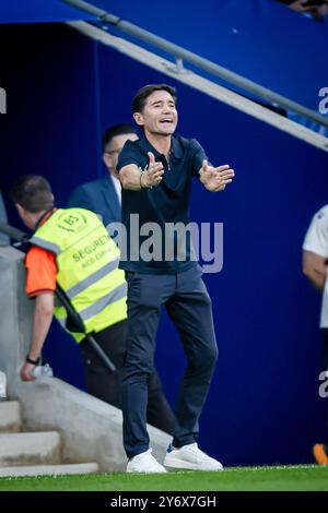 Barcelona, Spanien. September 2024. Cheftrainer Marcelino Garcia Toral (Villarreal CF) gibt während eines La Liga EA Sports Matches zwischen RCD Espanyol und Villarreal CF im Stage Front Stadium Gesten aus. RCD Espanyol 1:2 Villarreal CF Credit: SOPA Images Limited/Alamy Live News Stockfoto