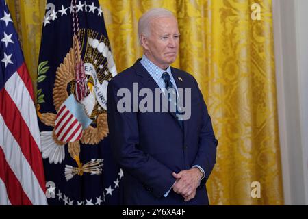 Washington, Usa. September 2024. US-Präsident Joe Biden hört während einer Veranstaltung zur Waffengewalt im East Room des Weißen Hauses in Washington, DC, USA, am 26. September 2024 zu. Foto: Chris Kleponis /CNP/ABACAPRESS. COM Credit: Abaca Press/Alamy Live News Stockfoto