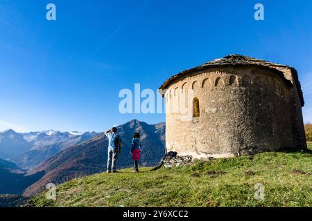 Kapelle von Sant Miqueu (Kapelle von San Miguel), datiert auf das 10. Jahrhundert, frühromanische, Vilamos, Aran-Tal, Katalonien, Pyrenäen, Spanien. Stockfoto