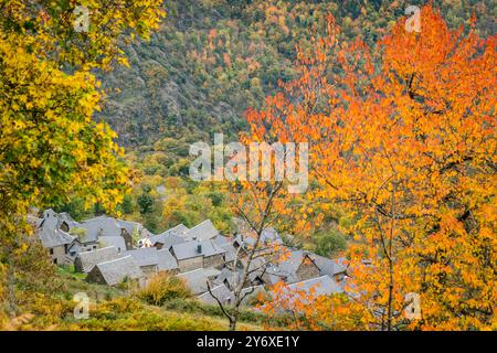 Typische Hütten, Bausen, Aran-Tal, Pyrenäen-Gebirge, Spanien, europa. Stockfoto