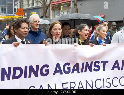 San Francisco, KALIFORNIEN - 03. März 2024: Politianer und unbekannte Teilnehmer an einem Marsch gegen Antisemitismus auf der Market Street zum Civic Center. Martschi Stockfoto