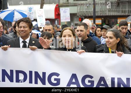 San Francisco, KALIFORNIEN - 03. März 2024: Politianer und unbekannte Teilnehmer an einem Marsch gegen Antisemitismus auf der Market Street zum Civic Center. Martschi Stockfoto