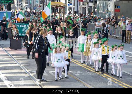 San Francisco, KALIFORNIEN - 16. März 2024: Nicht identifizierte Teilnehmer an der 173. Jährlichen St. Patricks Day Parade. Die Westküste der größten irischen sogar Celebrati Stockfoto
