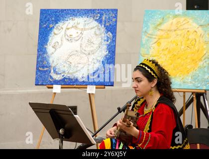 San Francisco, KALIFORNIEN - 22. März 2024: Teilnehmer treten bei der Nowruz-Feier im Rathaus auf. Nowruz ist das iranische oder persische Neujahr, das von gefeiert wird Stockfoto