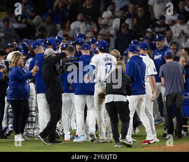 Los Angeles, Kalifornien, USA. September 2024. DIE LOS ANGELES DODGERS feierten ihren Sieg gegen die San Diego Padres im Dodgers Stadium in Los Angeles, Kalifornien am Donnerstag, den 26. September 2024.Armando Arorizo (Credit Image: © Armando Arorizo/Prensa Internacional via ZUMA Press Wire) NUR ZUR REDAKTIONELLEN VERWENDUNG! Nicht für kommerzielle ZWECKE! Stockfoto