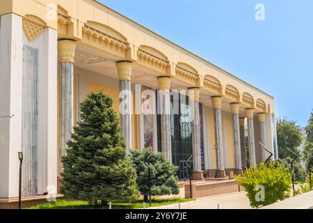 Taschkent, Usbekistan - 14. Juli 2023: Zentrale Kunstgalerie in der Nähe des zentralen Platzes Mustaqillik. Stockfoto