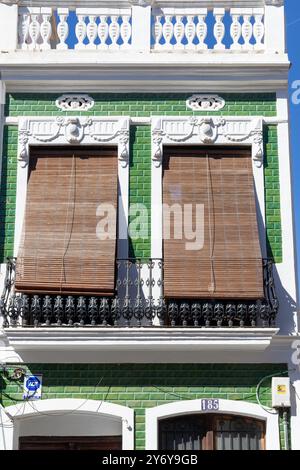 Modernistische Fassade eines Hauses im Viertel Cabanyal von Valencia. Stockfoto