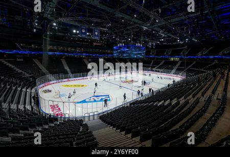 SAP Garden, Innenansicht, totale. GER, Red Bull Muenchen / Buffalo Sabres, Eishockey, Morning Skate Sessions vor dem Grand Opening des SAP Garden, 27.09.2024. Foto: Eibner-Pressefoto/Franz Feiner Stockfoto