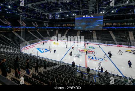 SAP Garden, Innenansicht, totale. GER, Red Bull Muenchen / Buffalo Sabres, Eishockey, Morning Skate Sessions vor dem Grand Opening des SAP Garden, 27.09.2024. Foto: Eibner-Pressefoto/Franz Feiner Stockfoto