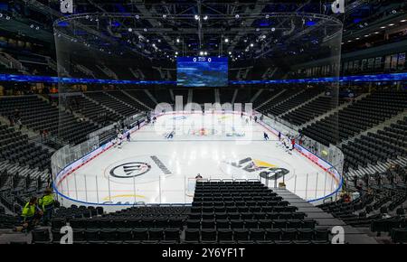 SAP Garden, Innenansicht, totale. GER, Red Bull Muenchen / Buffalo Sabres, Eishockey, Morning Skate Sessions vor dem Grand Opening des SAP Garden, 27.09.2024. Foto: Eibner-Pressefoto/Franz Feiner Stockfoto