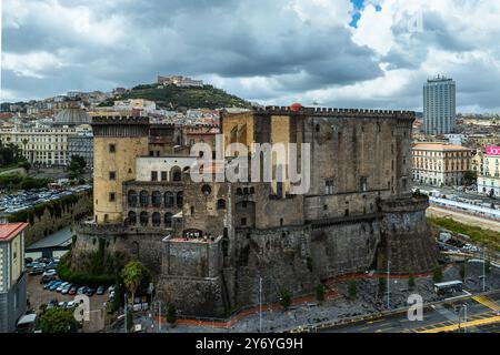 Castel Nuovo aus einer Drohne, Neapel, Kampanien, Italien Stockfoto