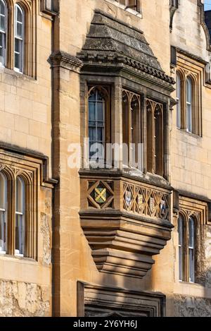 Das Oriel-Fenster über dem Eingang zum Oriel College, Oxford, Großbritannien Stockfoto