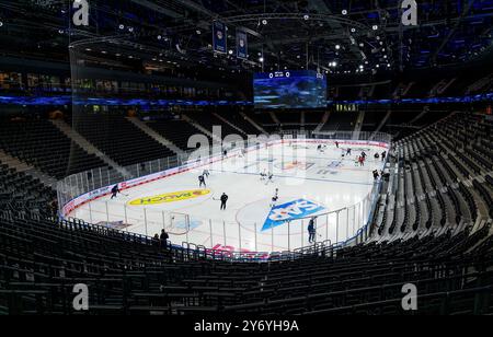 München, Deutschland. September 2024. SAP Garden, Innenansicht, totale. GER, Red Bull Muenchen/Buffalo Sabres, Eishockey, Morning Skate Sessions vor dem Grand Opening des SAP Garden, 27.09.2024. Foto: Eibner-Pressefoto/Franz feiner Credit: dpa/Alamy Live News Stockfoto