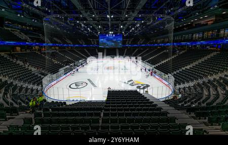 München, Deutschland. September 2024. SAP Garden, Innenansicht, totale. GER, Red Bull Muenchen/Buffalo Sabres, Eishockey, Morning Skate Sessions vor dem Grand Opening des SAP Garden, 27.09.2024. Foto: Eibner-Pressefoto/Franz feiner Credit: dpa/Alamy Live News Stockfoto