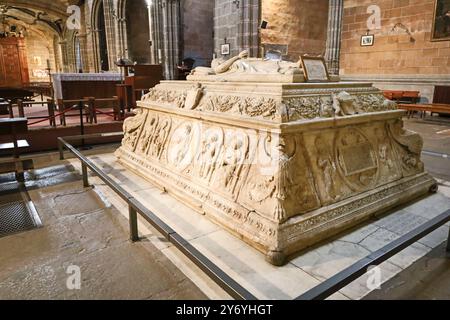 Avila, Castilla y Leon, Spanien – 18. August 2024: Grabmal des Prinzen Johannes im Königlichen Kloster St. Thomas in Avila Stockfoto